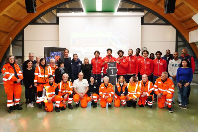 WE CARE, PALLACANESTRO REGGIANA E CROCE VERDE INSIEME PER DONARE ALLA CITTÀ UN’AMBULANZA BIANCOROSSA