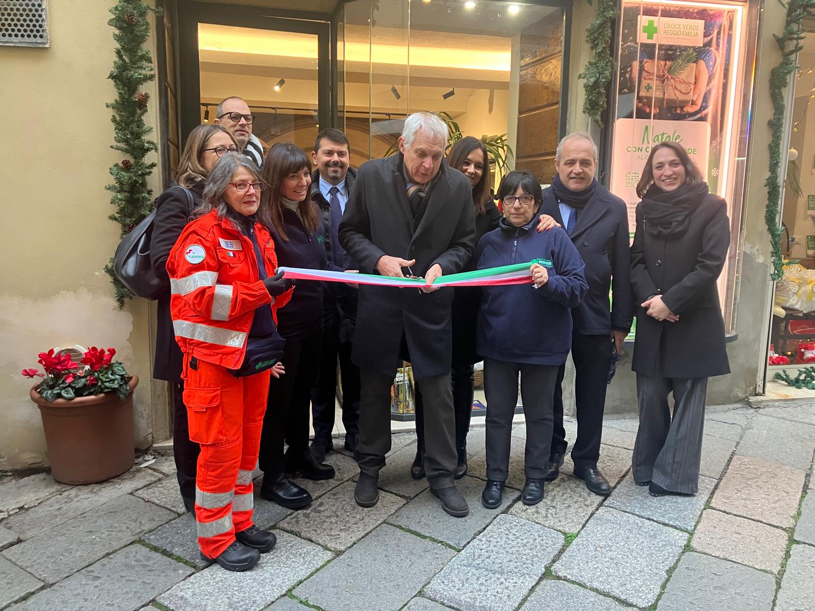 Inaugurazione charity store Croce Verde (2)