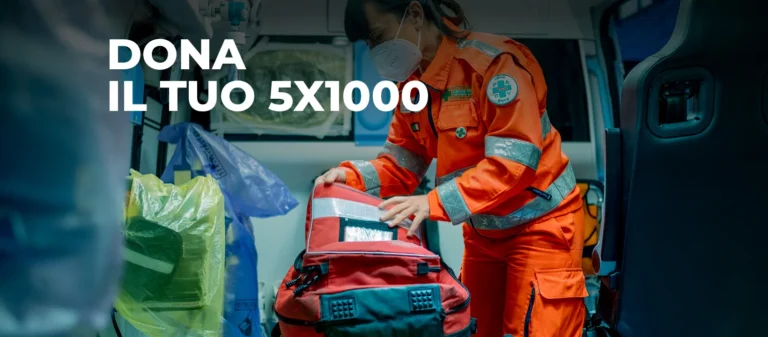 Operatrice di Croce Verde Reggio Emilia in ambulanza per la campagna 5x1000
